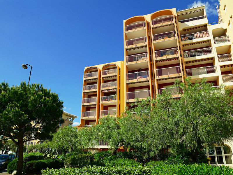 Apartment Le Capitole.7 Frejus Bagian luar foto