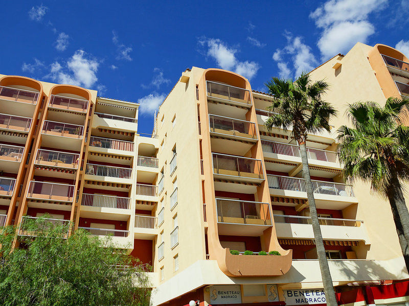 Apartment Le Capitole.7 Frejus Bagian luar foto